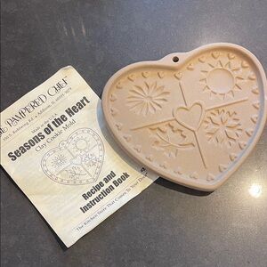 Pampered Chef Beige Heart Cookie Mold